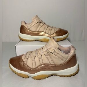 *NIKE* Air Jordan 11 Retro Womens Rose Gold Sneakers Size 9.